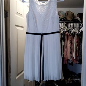 Whit dress with black lace belt